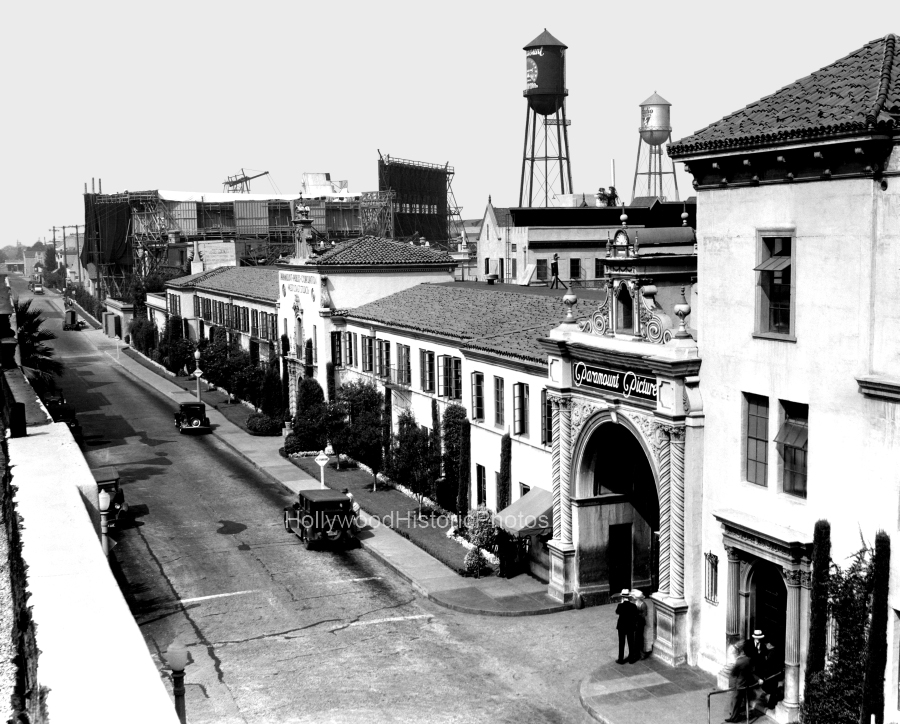 Paramount Studios 1936 5451 Marathon St.jpg